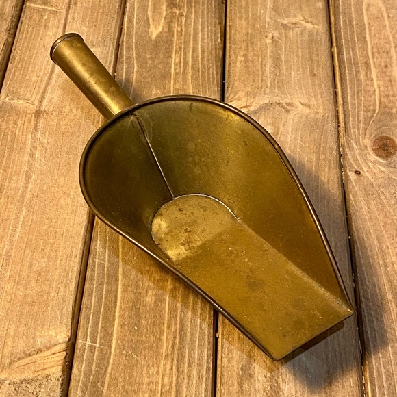 Small brass scooper - Picture 1 of 2